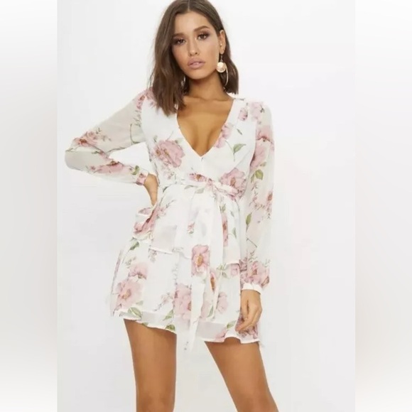 PrettyLittleThing Dresses & Skirts - NWT Pretty Little Thing White Floral Chiffon Double Tier Plunge Skater Dress 4